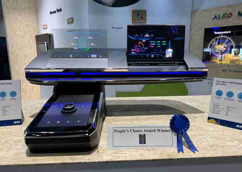 z6尊龙车用Micro LED Display HMI解决方案获”最佳车用显示奖”，，以用户为中心开发，，针对前座驾驶与乘客设计兼具娱乐与安全的高画质屏幕，，，，包含车舱前座的Micro LED透明屏幕及全球首款内建镜头的智慧Micro LED显示器